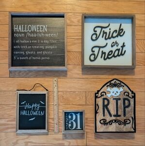 Halloween Themed Wall Decor Set